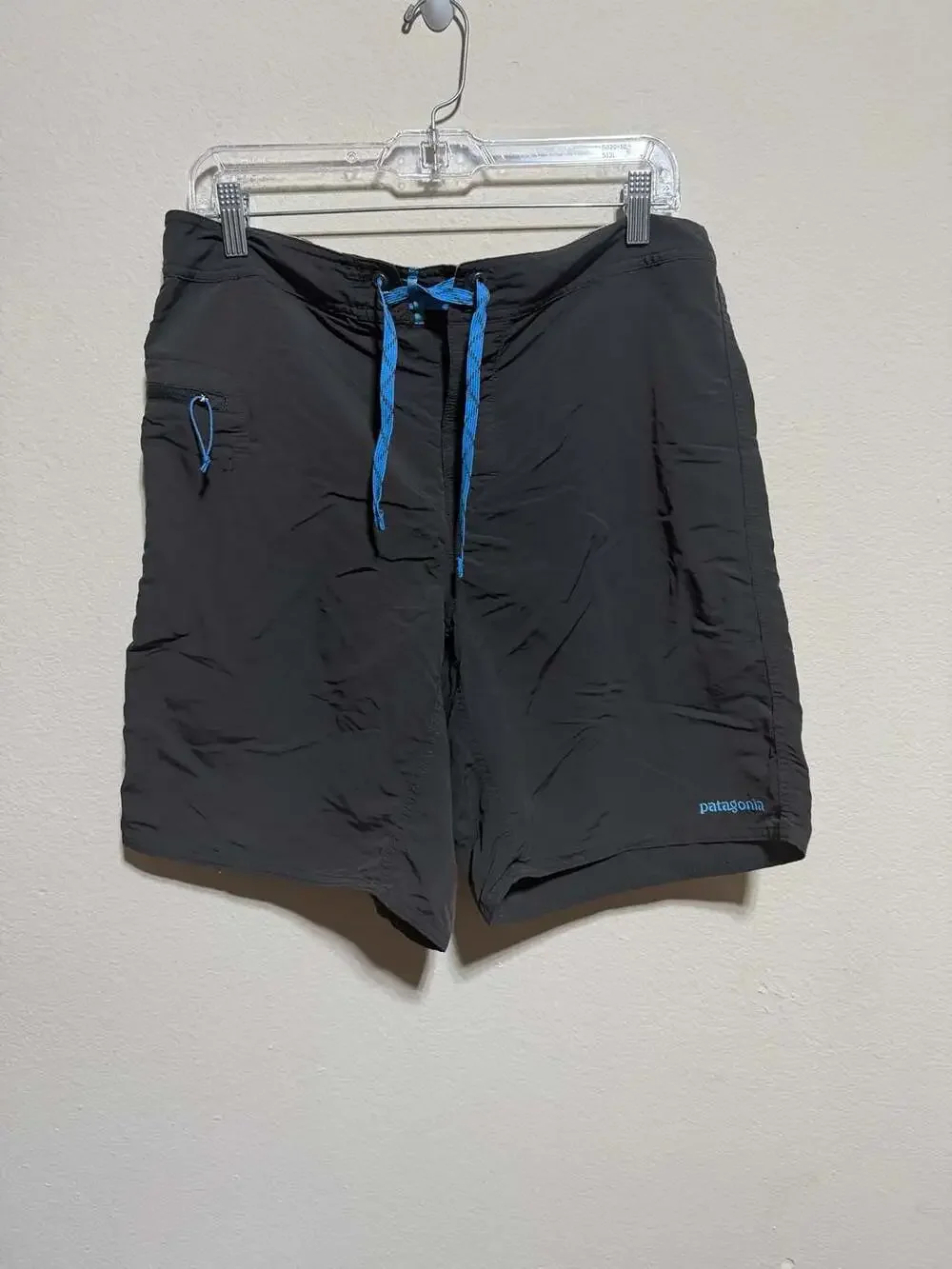 Patagonia Men's Wavefarer Boardshorts in Black Size 34